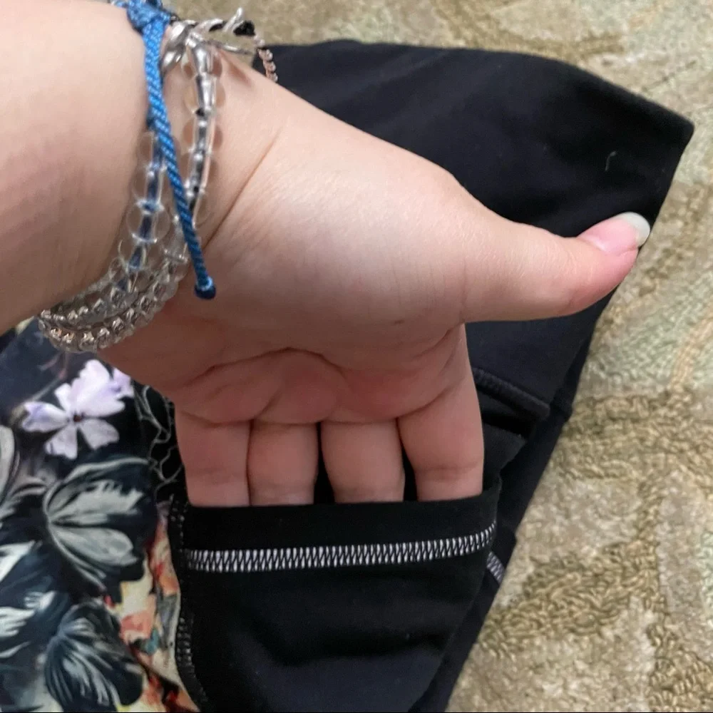 Athleta small floral leggings with pockets - Picture 6 of 6